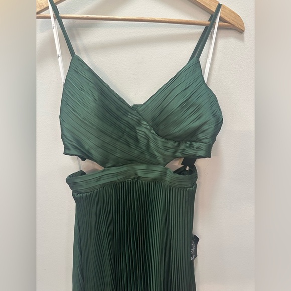 NWT! Lulus Got the Glam Emerald Green Pleated Cutout Maxi Dress. Medium $128 - Picture 4 of 8
